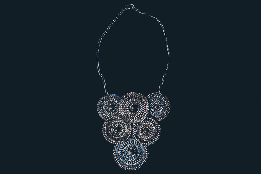 Collar de mandalas de azul